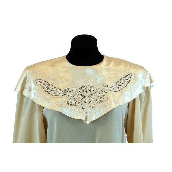 1980s blouse silk satin with lace collar and back buttons Size M - Picture 2 of 5